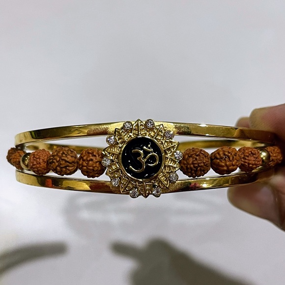 🌷🌷Om Rudraksh golden bracelet for Men - Picture 3 of 6